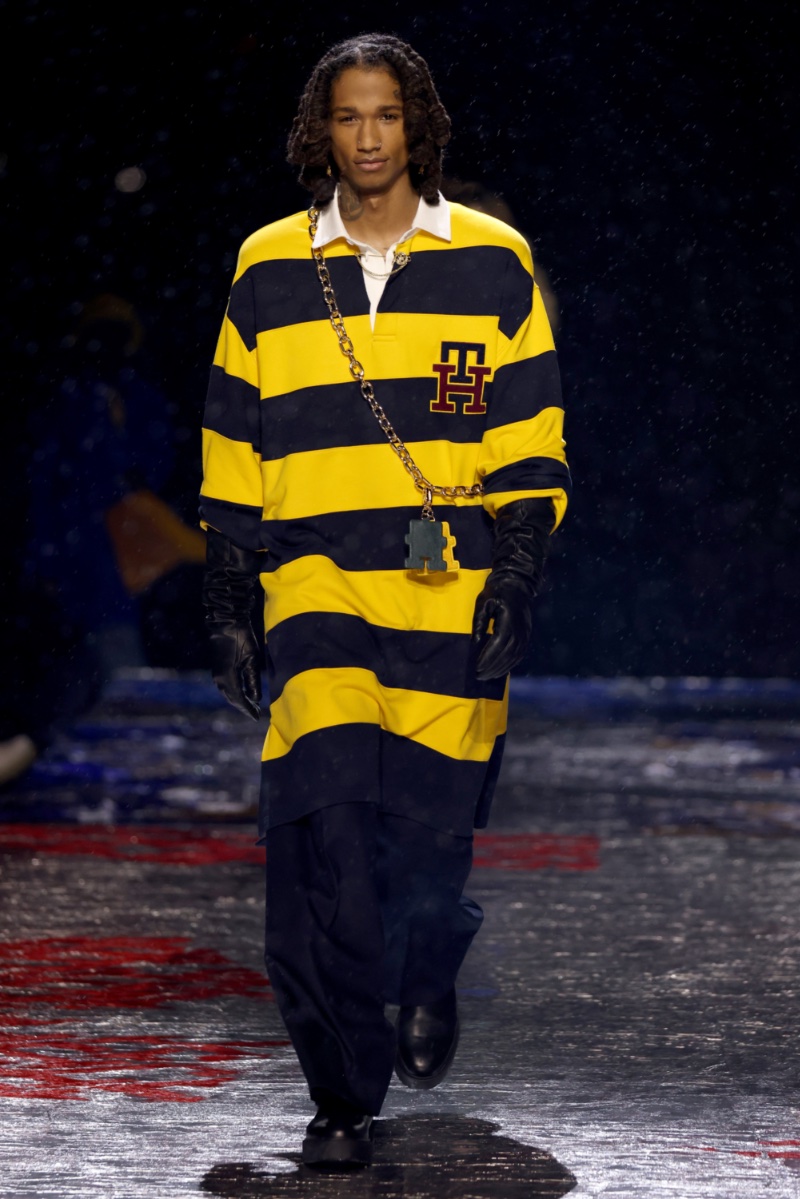 » Tommy Factory: Travis Barker, Jon Batiste + More Front Tommy Hilfiger Campaign Tommy Hilfiger Fall 2022 Tommy Factory 001