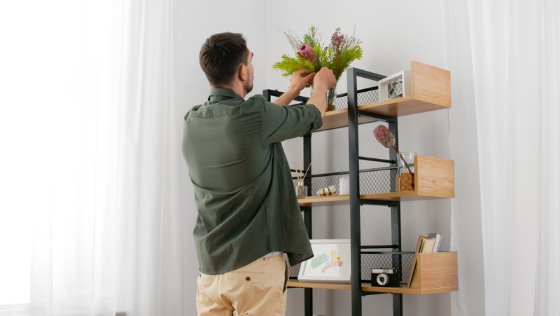 Man Arranging Flowers Home » Why More Men Would Benefit from Flowers Man Arranging Flowers Home