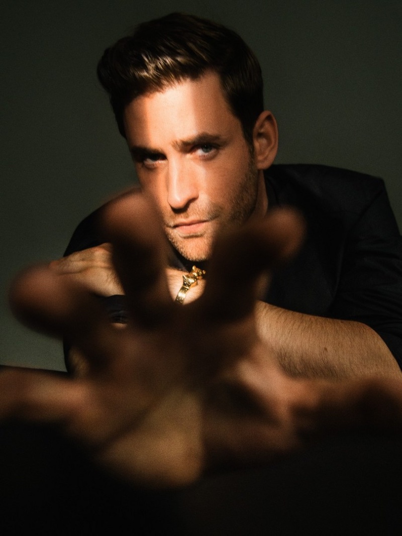 Oliver Jackson-Cohen Photo Schön! 2022 Hand » Oliver Jackson-Cohen Talks Recent Projects with Schön! Oliver Jackson-Cohen Photo Schön! 2022 Hand