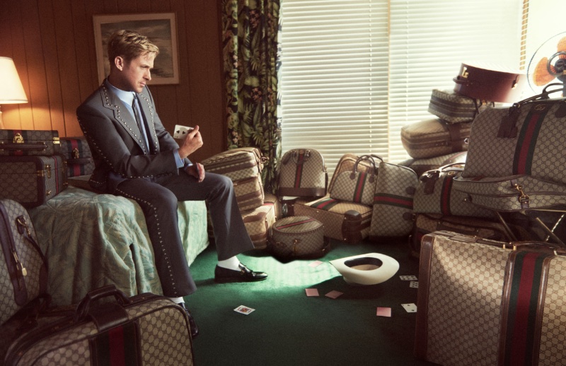 Ryan Gosling Studded Suit Gucci Valigeria Campaign 2022 » Ryan Gosling Draws Luggage Envy in Gucci Valigeria Campaign Ryan Gosling Studded Suit Gucci Valigeria Campaign 2022