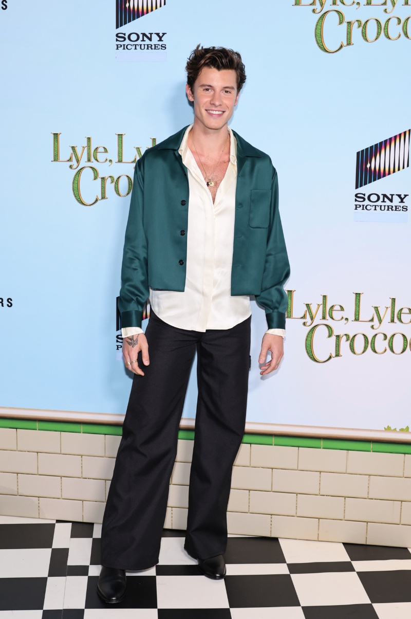 Shawn Mendes Lyle Lyle Crocodile Premiere New York 2022 Tommy Hilfiger Look » Style Watch: Shawn Mendes, Harry Styles & Joe Alwyn Shawn Mendes Lyle Lyle Crocodile Premiere New York 2022 Tommy Hilfiger Look