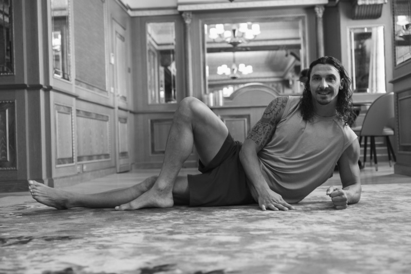Zlatan Ibrahimović Feet H&M Move 2022 Floor