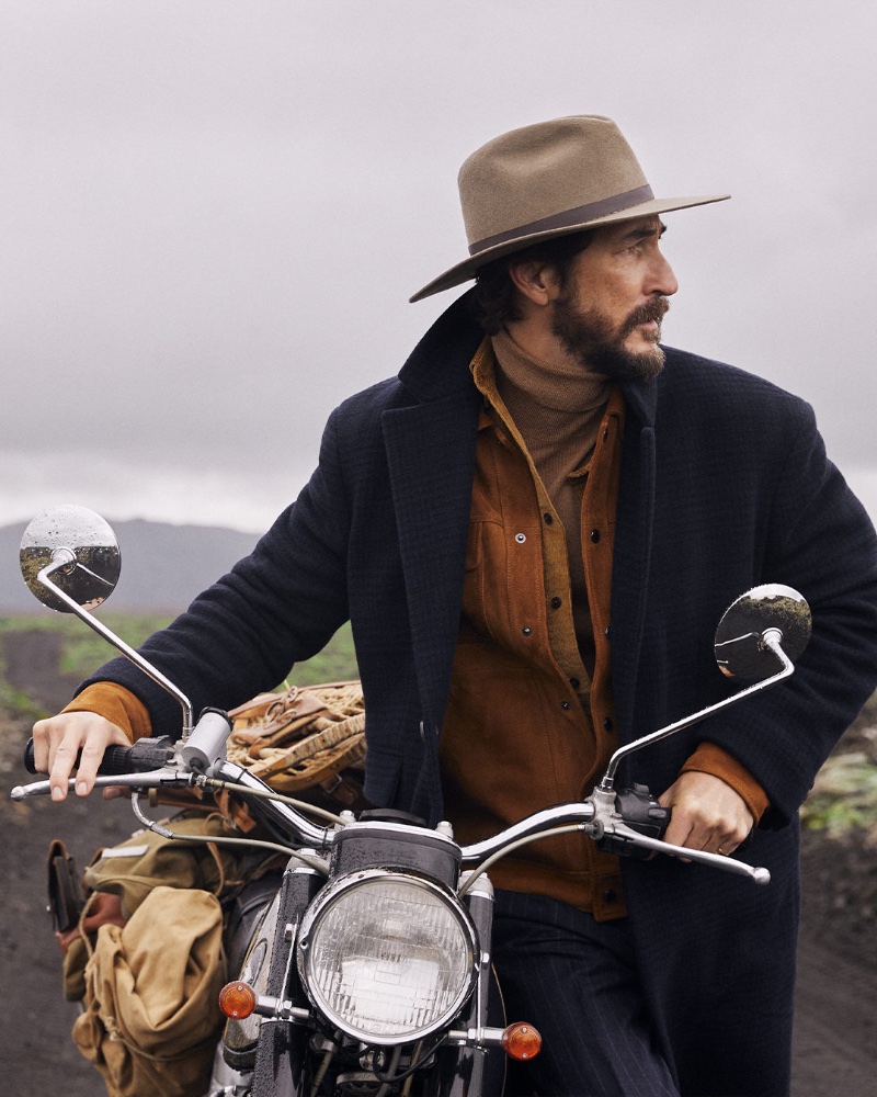 » Banana Republic Embarks on a Romantic Adventure Banana Republic Fall Winter 2022 002