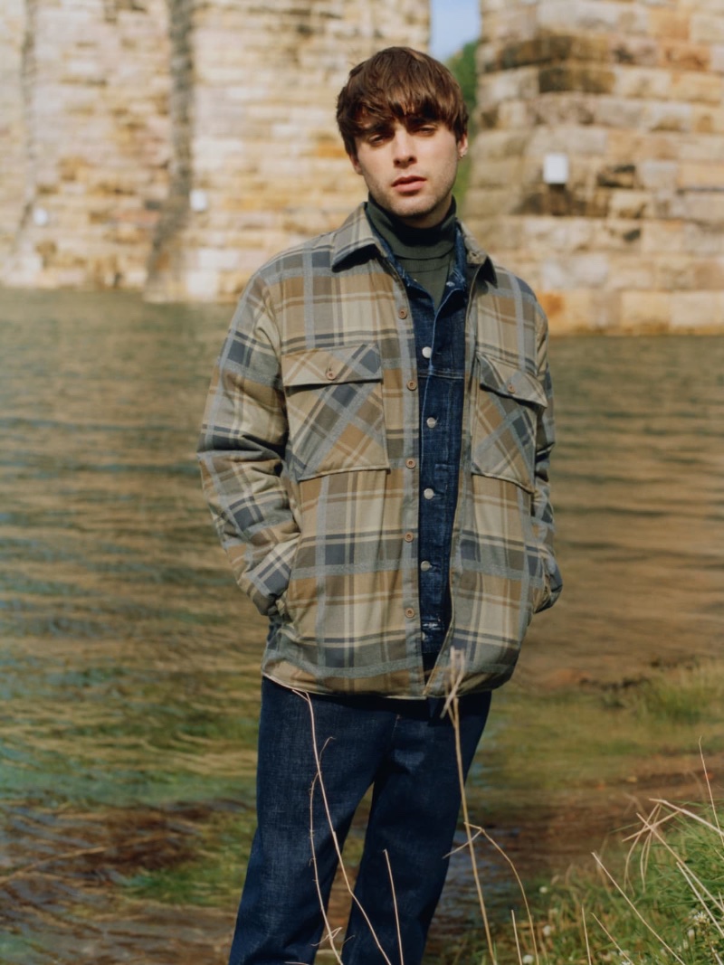 Embracing dark neutrals, perfect for the outdoors, Lennon Gallagher stars in the Closed winter 2022 campaign. 