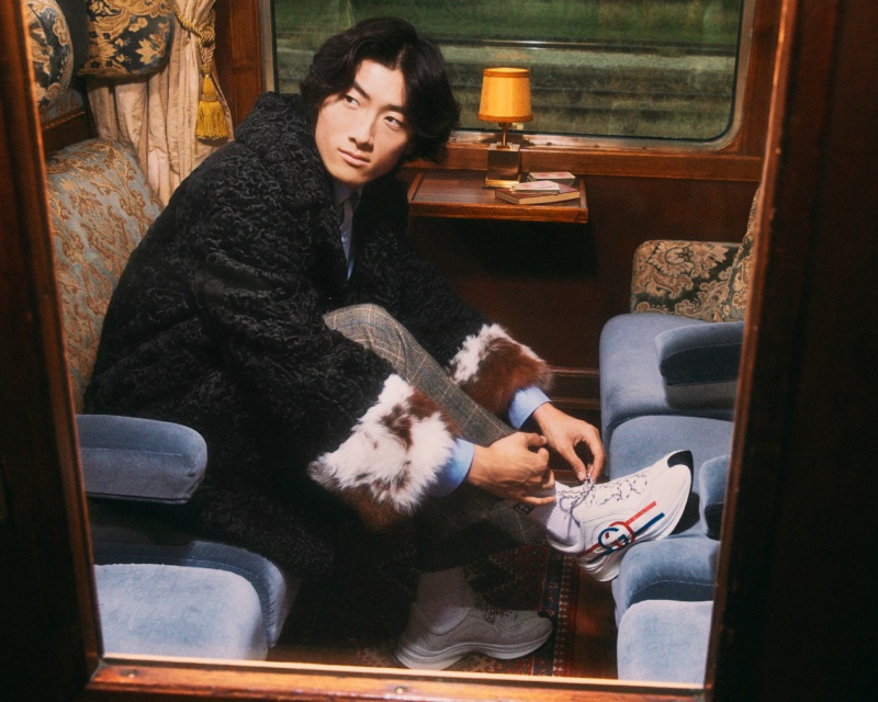 Donning a regal coat, David Ge is a luxurious vision for the Gucci Gift campaign. » Gucci's Gift Campaign Captures the Rich Heritage of the House Donning a regal coat, David Ge is a luxurious vision for the Gucci Gift campaign.