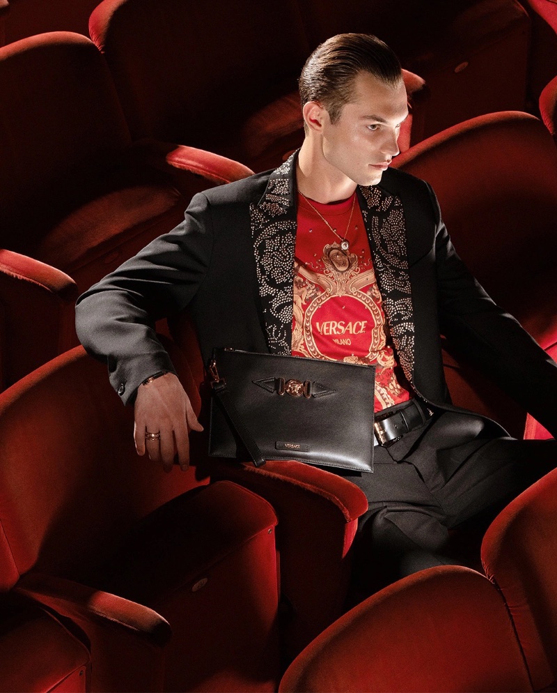 British model Kit Butler reunites with Versace as the star of its holiday 2022 campaign. » Versace Brings the Drama This Holiday Season British model Kit Butler reunites with Versace as the star of its holiday 2022 campaign.