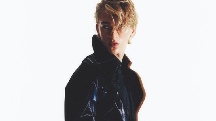 Front and center, Dominik Sadoch makes a statement in a belted trench coat from LuisaViaRoma.
