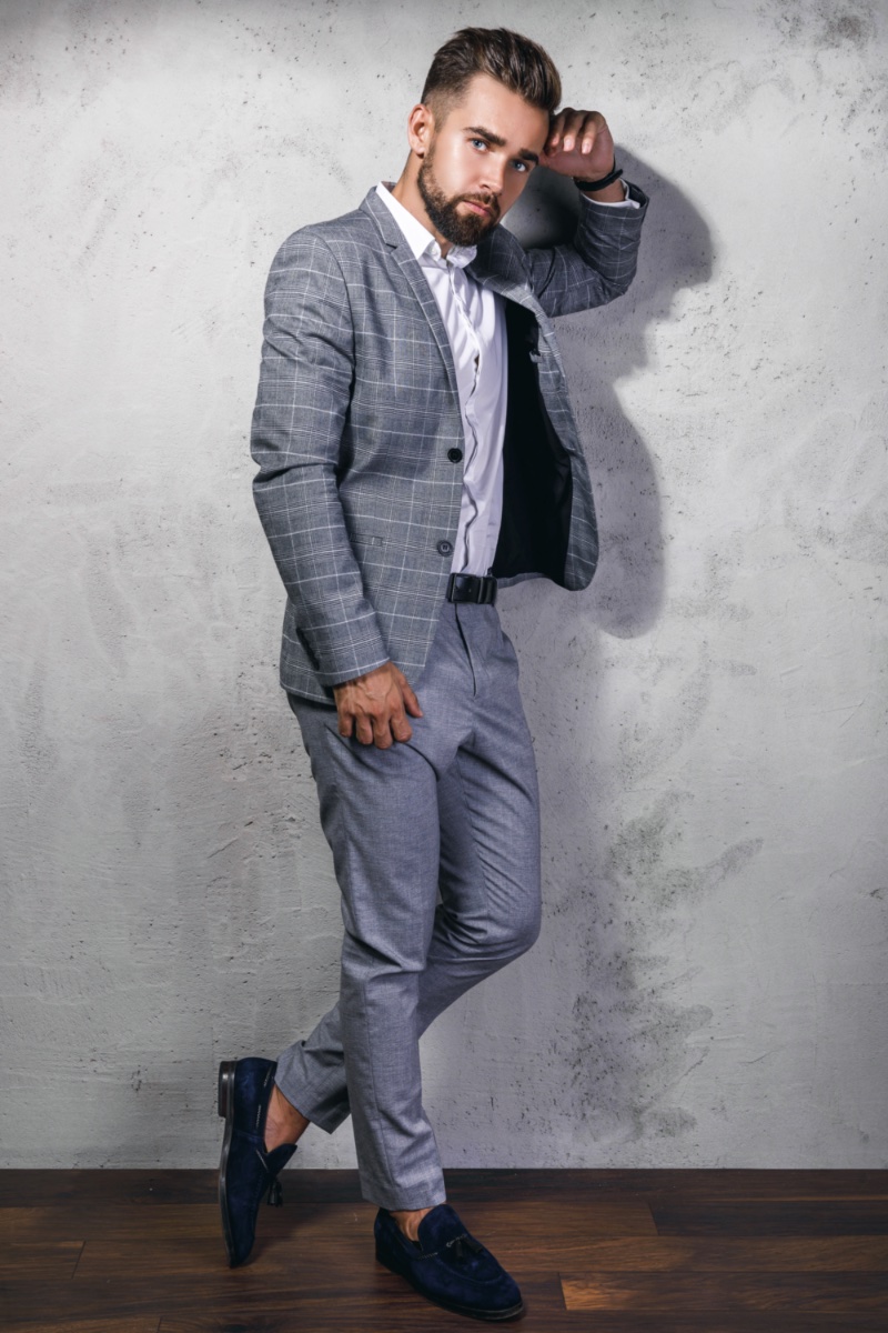 Do guys wear socks with loafers? A lot of the times, yes—you just can't see them. » Do You Wear Socks With Loafers? Do guys wear socks with loafers? A lot of the times, yes—you just can't see them.