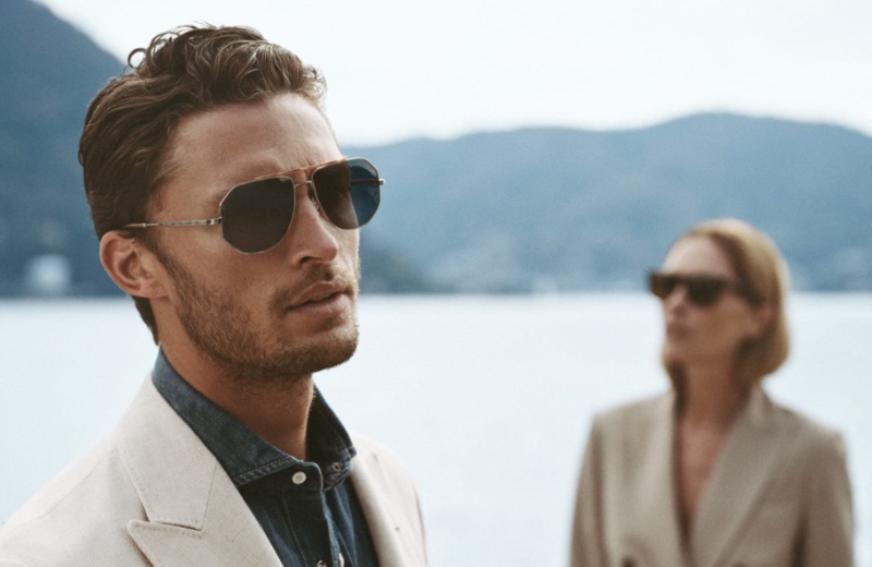 British model Harvey Newton-Hayden sports Moraldo sunglasses from the fall-winter 2022 Oliver Peoples x Brunello Cucinelli collection. » Oliver Peoples & Brunello Cucinelli Reunite at Lake Como British model Harvey Newton-Hayden sports Moraldo sunglasses from the fall-winter 2022 Oliver Peoples x Brunello Cucinelli collection.