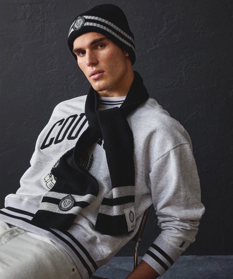 Ready for a winter day, Josh McGregor wears a Todd Snyder x Men in Blazers scarf. » Todd Snyder x Men in Blazers: A New Limited-Edition Collection Ready for a winter day, Josh McGregor wears a Todd Snyder x Men in Blazers scarf.