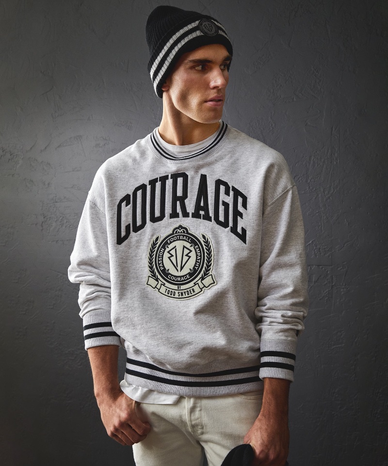Model Josh McGregor showcases a casual sportiness in a Todd Snyder x Men in Blazers sweatshirt. » Todd Snyder x Men in Blazers: A New Limited-Edition Collection Model Josh McGregor showcases a casual sportiness in a Todd Snyder x Men in Blazers sweatshirt.
