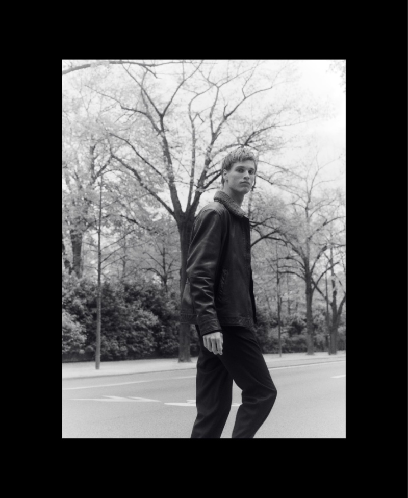 » Yeray Takes a Page from Massimo Dutti Yeray Allgayer Massimo Dutti Men Fall Winter 2022 005