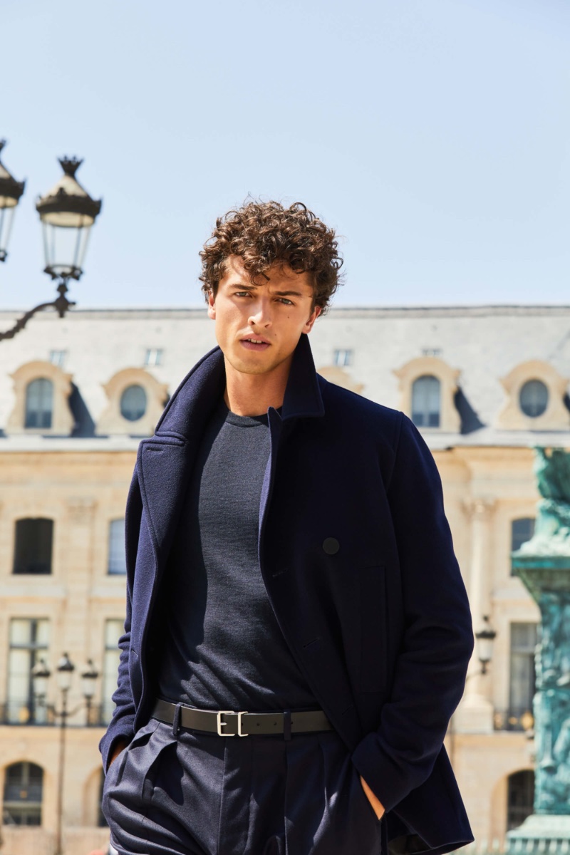 Donning a navy peacoat and pleated trousers, Alberto Perazzolo fronts the Boucheron Singulier fragrance campaign. 