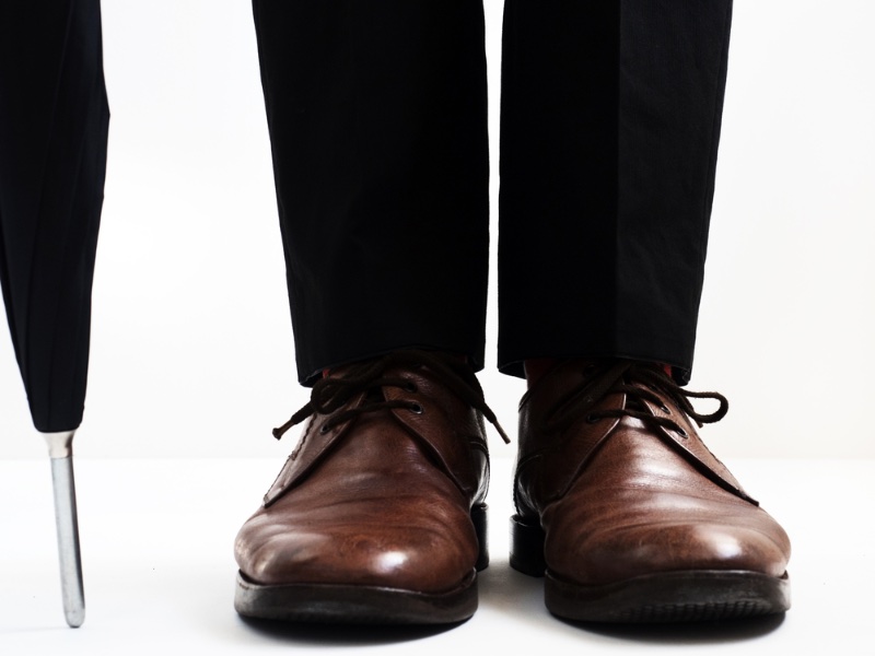Brown shoes with black trousers or a suit is a contemporary style move.