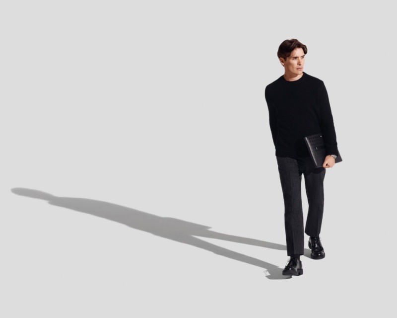 Taking hold of a Montblanc Extreme 3.0 pouch, Cillian Murphy wears all black for the brand's fall-winter 2022 campaign. » Cillian Murphy is 'On the Move' for Montblanc Taking hold of a Montblanc Extreme 3.0 pouch, Cillian Murphy wears all black for the brand's fall-winter 2022 campaign.