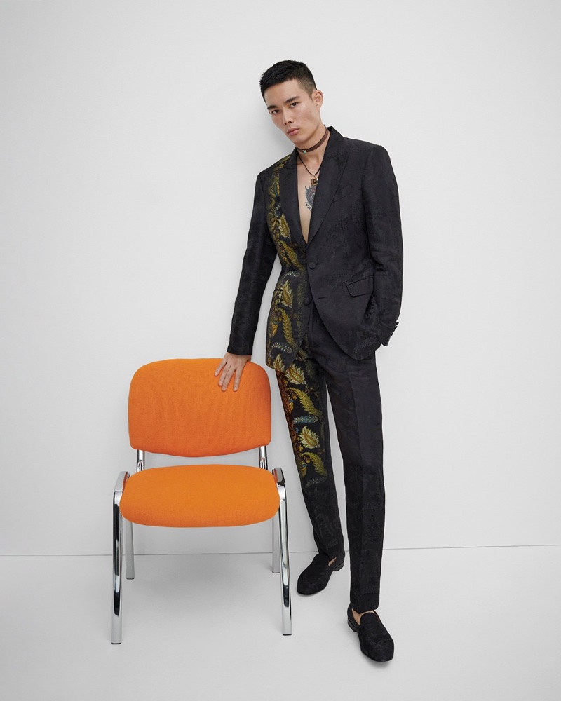 Joji Iwase takes the spotlight in a paisley print suit from Etro's spring-summer 2023  collection for men. 