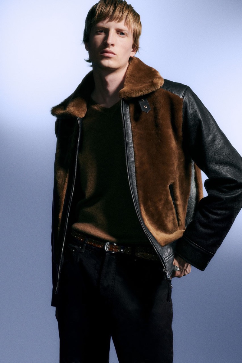 A luxurious vision in a shearling and leather jacket, Delta van Melle fronts J.Lindeberg's holiday 2022 campaign. » Wild Life: How J.Lindeberg is Celebrating the Holidays A luxurious vision in a shearling and leather jacket, Delta van Melle fronts J.Lindeberg's holiday 2022 campaign.