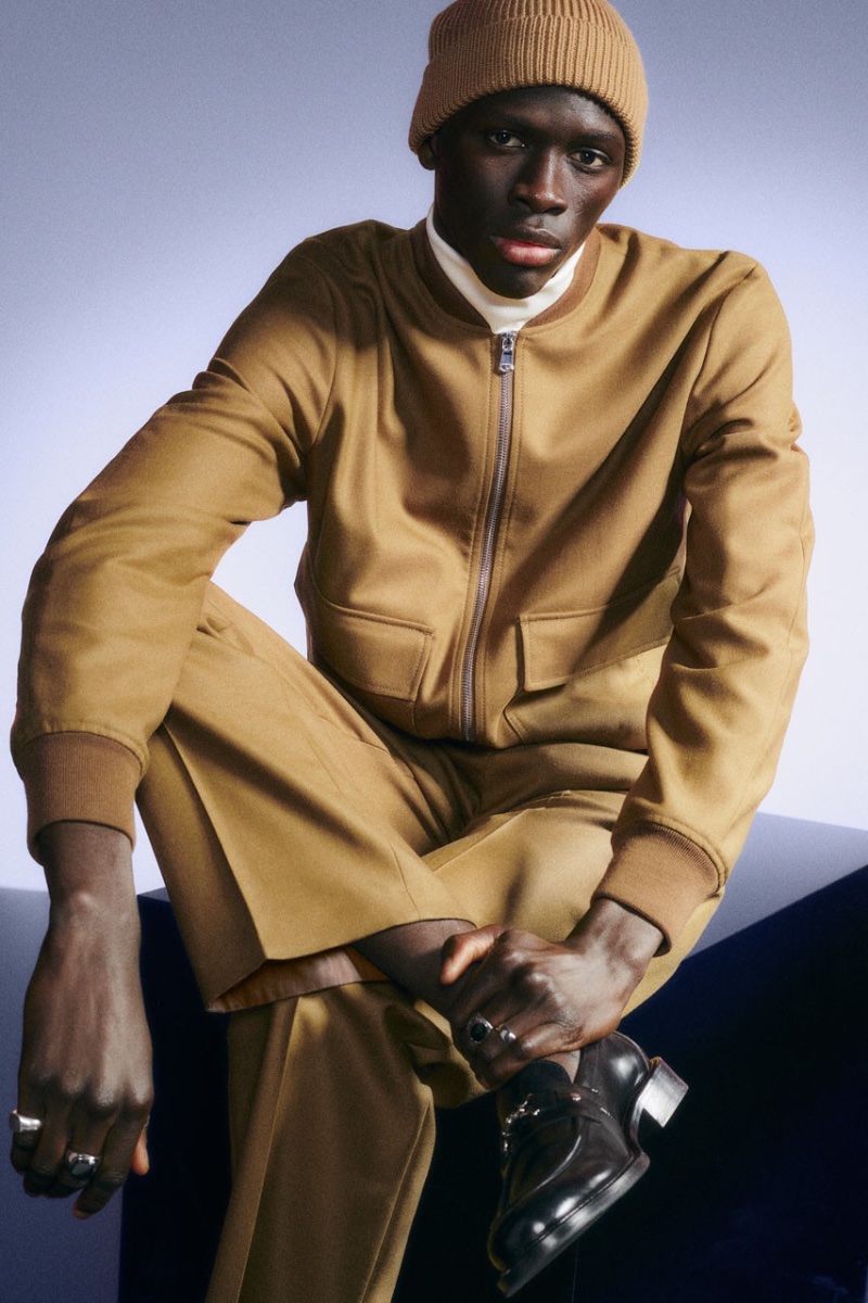 Khadim Sock makes a case for monochrome style in a camel-toned ensemble for J.Lindeberg's holiday 2022 campaign. » Wild Life: How J.Lindeberg is Celebrating the Holidays Khadim Sock makes a case for monochrome style in a camel-toned ensemble for J.Lindeberg's holiday 2022 campaign.
