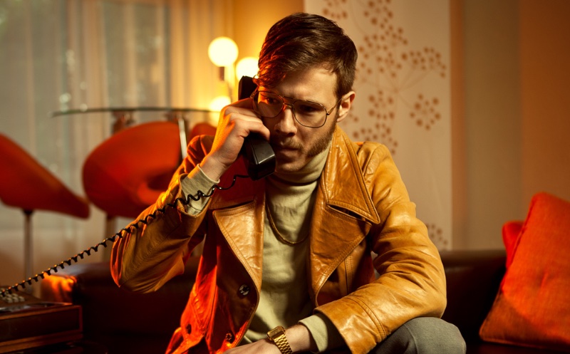 The leather jacket is one of the quintessential men's styles of the '70s. » 1970s Men’s Fashion: Groovy Outfits & Bold Styles The leather jacket is one of the quintessential men's styles of the '70s.
