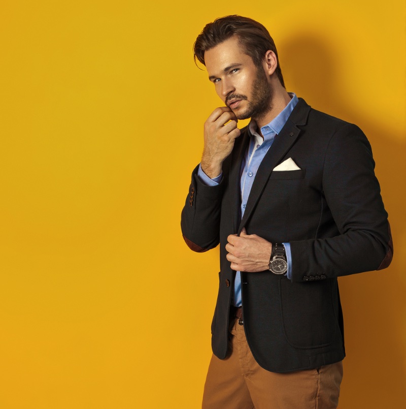 man blazer shirt chinos business casual » Styling Men’s Business Casual Outfits: Modern Work Staples man blazer shirt chinos business casual