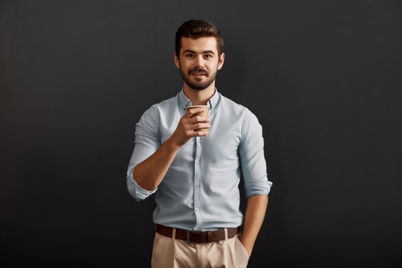 classic business casual men's style light blue shirt khakis » Styling Men’s Business Casual Outfits: Modern Work Staples classic business casual men's style light blue shirt khakis