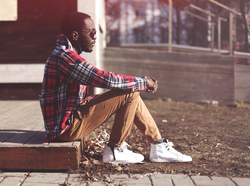 man trendy white sneakers » 10 Tips to Save Money on Your Next Pair of Sneakers man trendy white sneakers