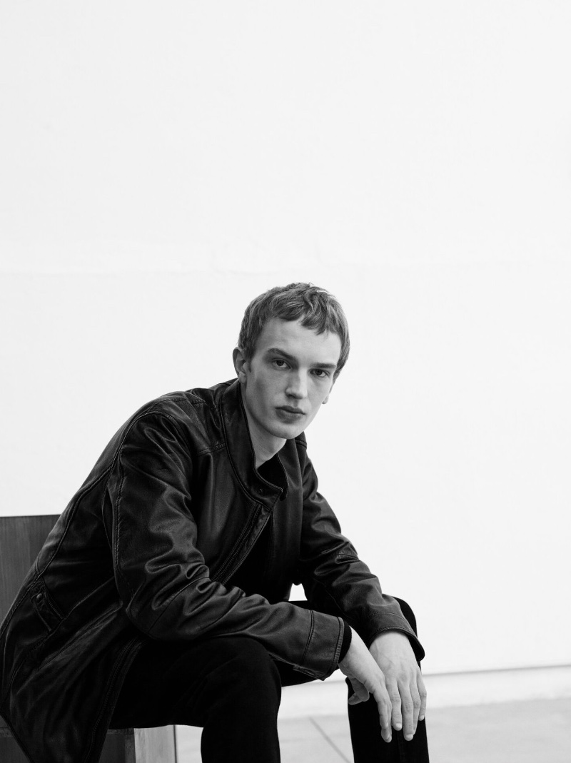 Wearing Massimo Dutti, Maurits Buysse sports a black nappa leather jacket. » Voice Notes: Massimo Dutti Highlights Key Winter Styles Wearing Massimo Dutti, Maurits Buysse sports a black nappa leather jacket.