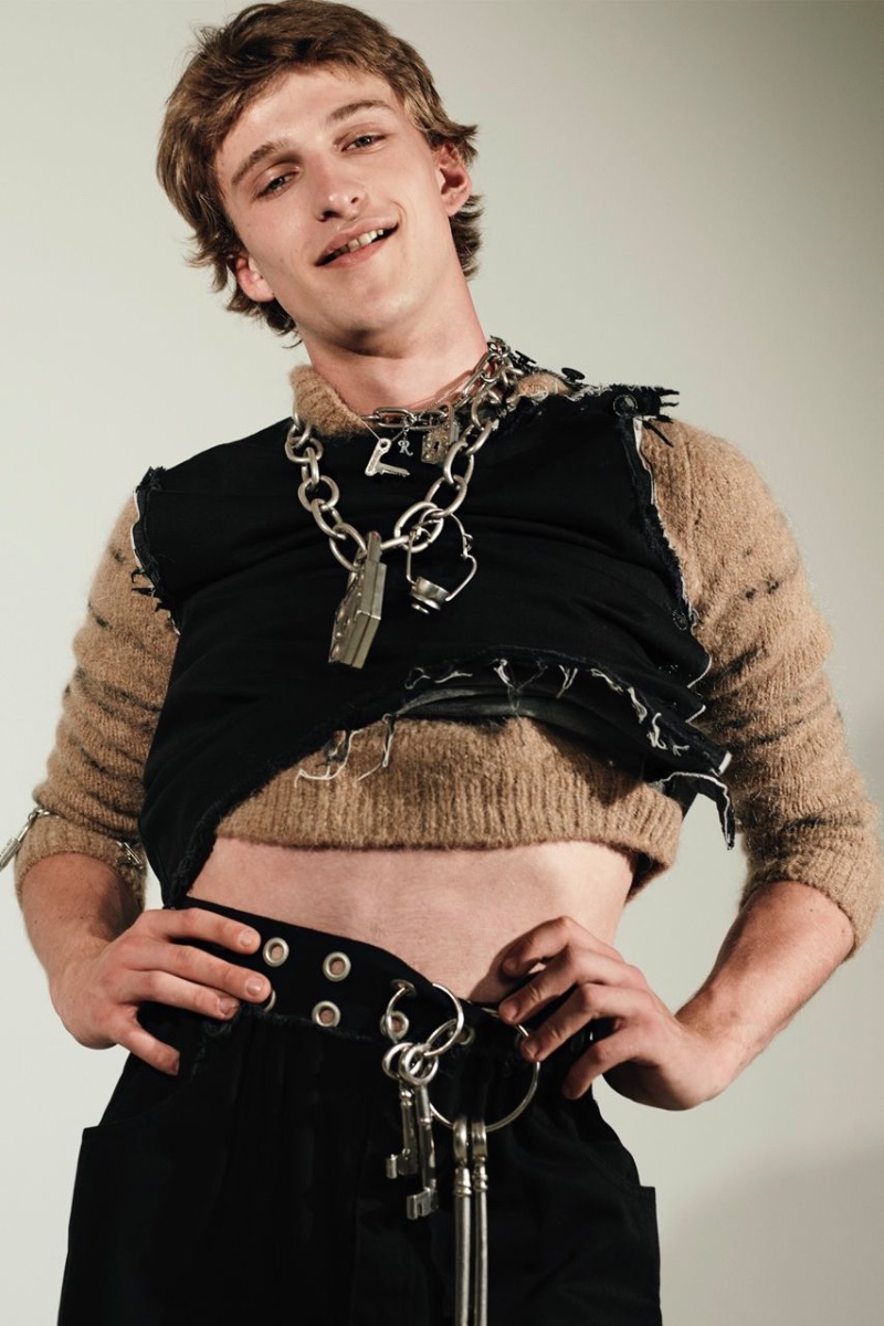 Model Vasko Luyckx shares a smile as he appears in the Raf Simons spring-summer 2023 campaign. » Raf Simons Takes a Bow with Final Campaign Model Vasko Luyckx shares a smile as he appears in the Raf Simons spring-summer 2023 campaign.