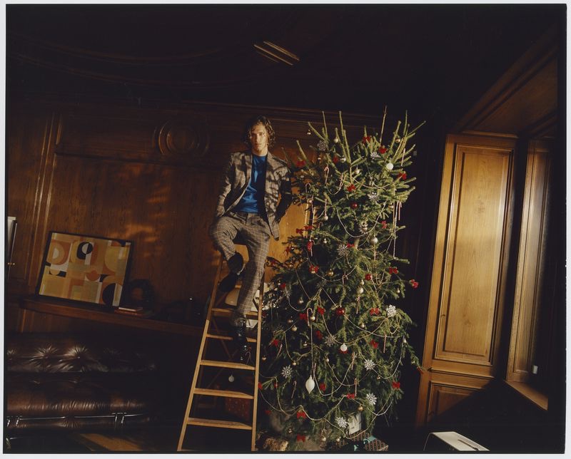 Umberto Villahermosa stars in Sisley's holiday 2022 campaign. » Sisley's Holiday 2022 Campaign is All About Nostalgia Umberto Villahermosa stars in Sisley's holiday 2022 campaign.