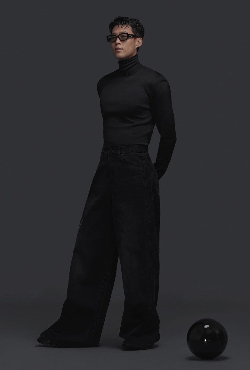 A smart vision in a turtleneck and wide-leg trousers, Son Heung Min dons Gentle Monster's Antena 01 sunglasses from its BOLD collection.