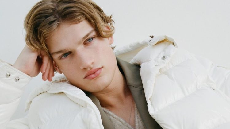A winter vision in white, Thijs Leushuis wears a hooded feather down jacket by Moncler.