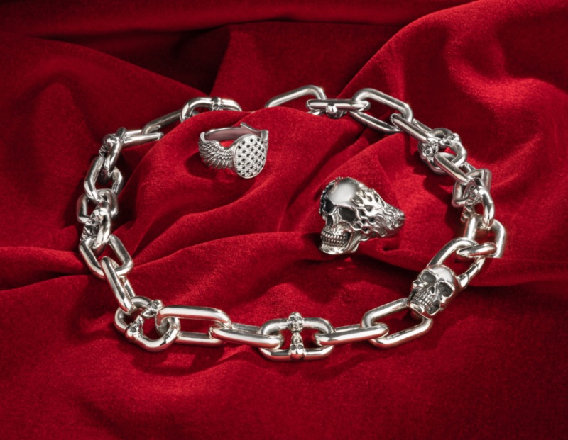 Travis Barker's first drop for Clocks + Colours includes a chain necklace and two rings. » Travis Barker Teams Up with Clocks + Colours for Punk-Inspired Jewelry Travis Barker's first drop for Clocks + Colours includes a chain necklace and two rings.