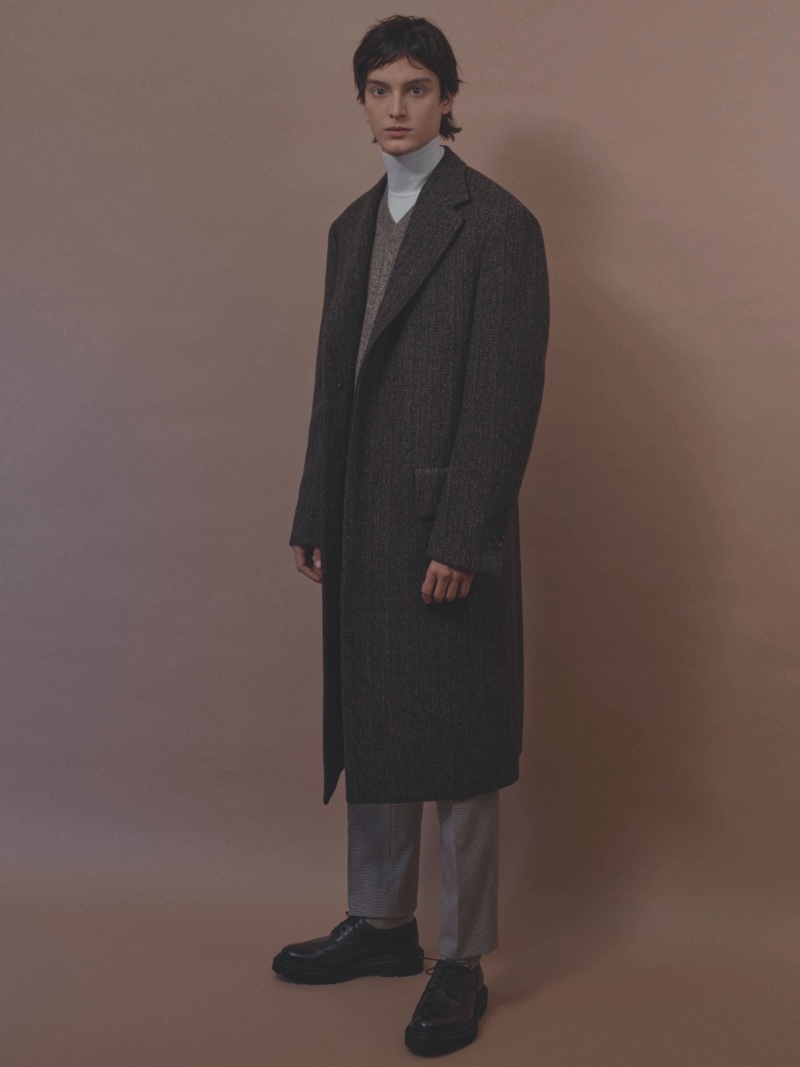 » Corneliani Circle Proposes a Sophisticated Simplicity Corneliani Fall Winter 2023 Lookbook 001
