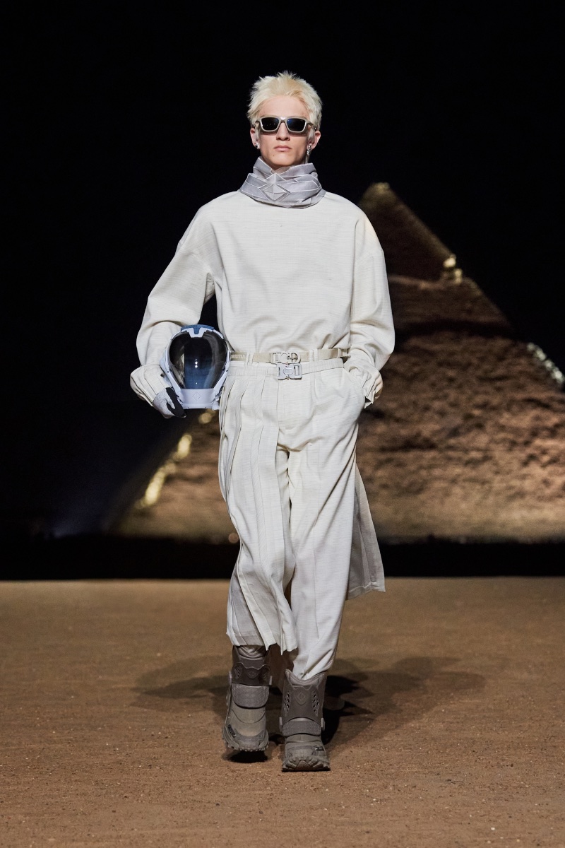 » How Egypt Inspired Dior Men's Fall Collection Dior Men Fall Winter 2023 Collection Runway 001