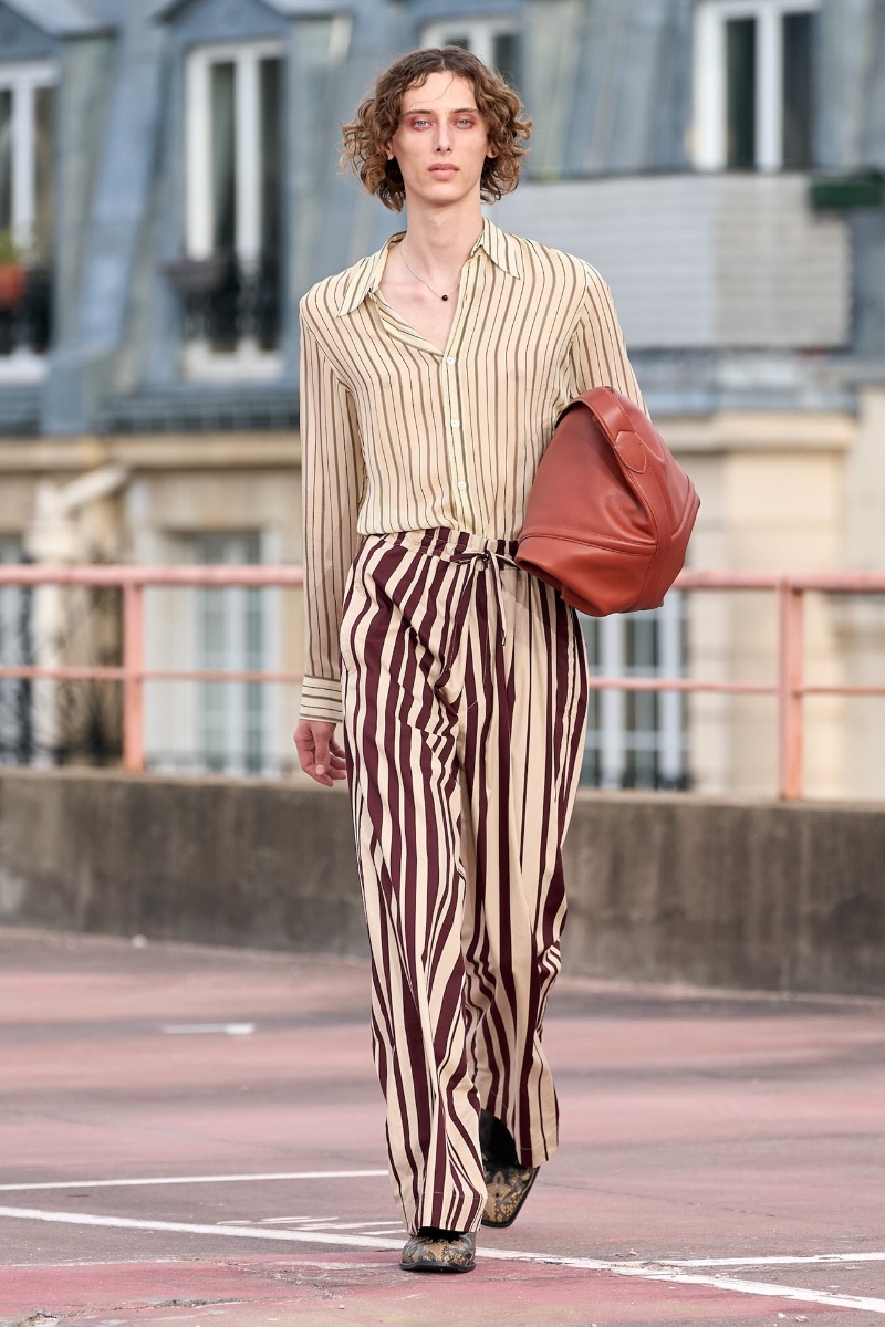 Dries Van Noten dares to impress with mixed stripes for spring-summer 2023. » Shift to Spring with These Brilliant Fashion Trends Dries Van Noten dares to impress with mixed stripes for spring-summer 2023.
