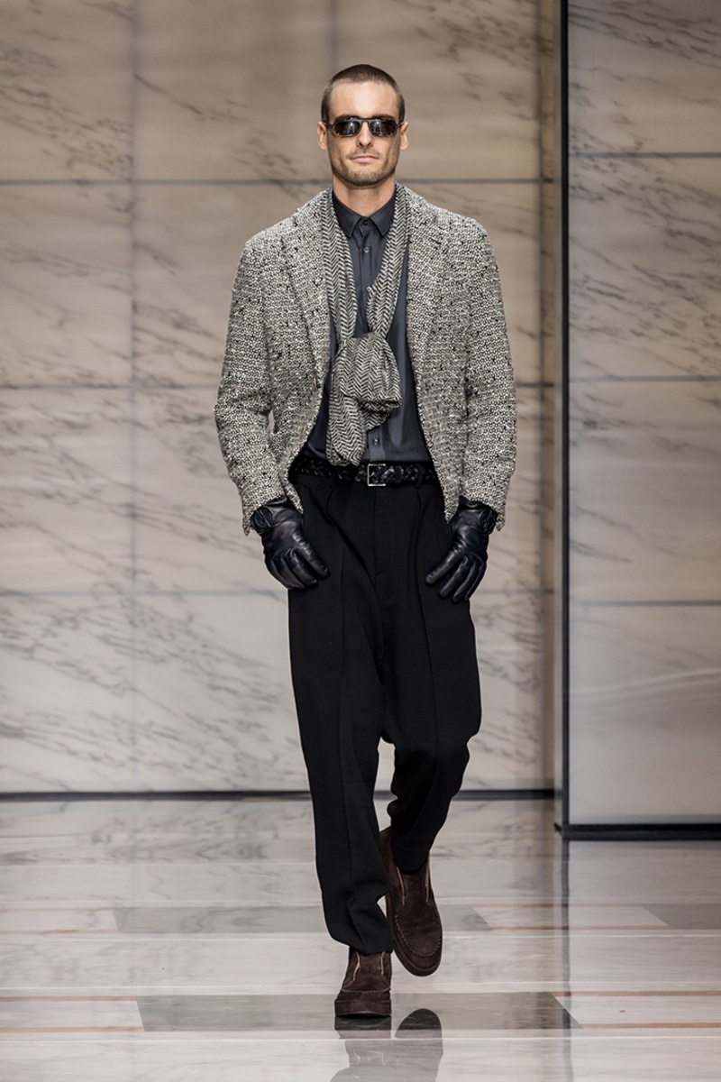 » Giorgio Armani Pays a Nod to the Elegant Atriums of Milan Giorgio Armani Men Fall Winter 2023 Collection Runway 001