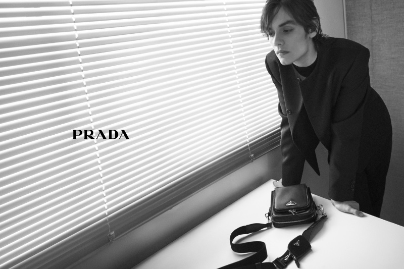 English actor Louis Partridge stars in Prada's spring-summer 2023 advertising campaign. » Cassel, Jeong & Partridge Star in Prada Spring '23 Ad English actor Louis Partridge stars in Prada's spring-summer 2023 advertising campaign.