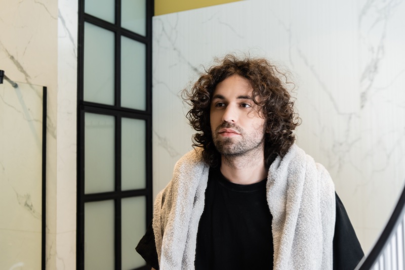 Man Curly Hair Mirror » The Best Shampoo for Men's Curly Hair: Hydrating & Cleansing Man Curly Hair Mirror