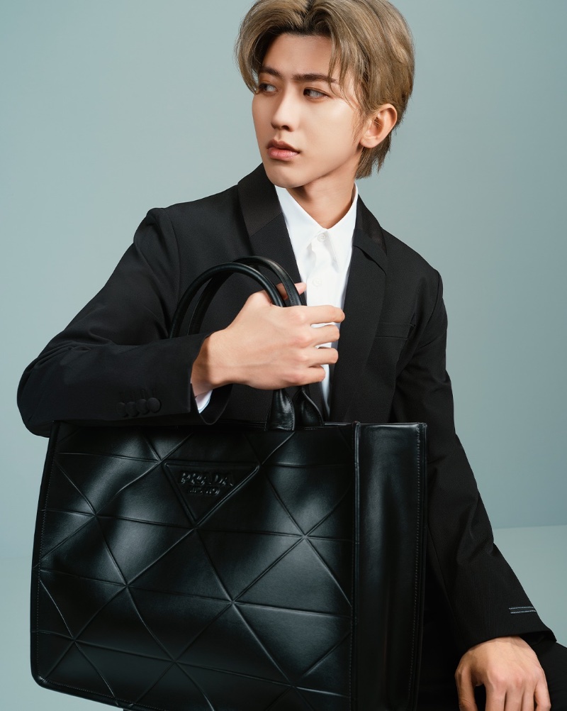 Taking hold of a Prada leather bag, Cai Xukun fronts the brand's Lunar New Year 2023 campaign. » Memories of Beauty: Cai Xukun & Bai Yufan Front Prada Campaign Taking hold of a Prada leather bag, Cai Xukun fronts the brand's Lunar New Year 2023 campaign.