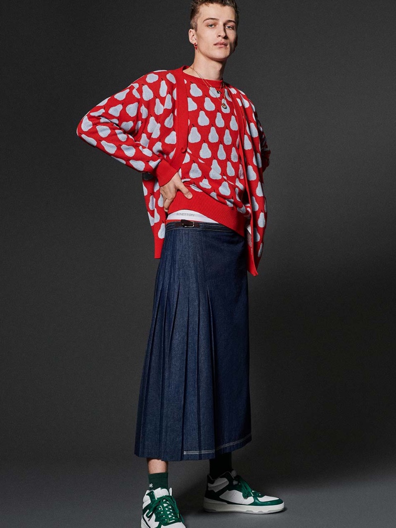 In front and center, Vasko Luyckx wears a pear print twinset for Benetton’s spring-summer 2023 campaign. » Benetton Infuses Fun Into Spring with New Campaign In front and center, Vasko Luyckx wears a pear print twinset for Benetton’s spring-summer 2023 campaign.
