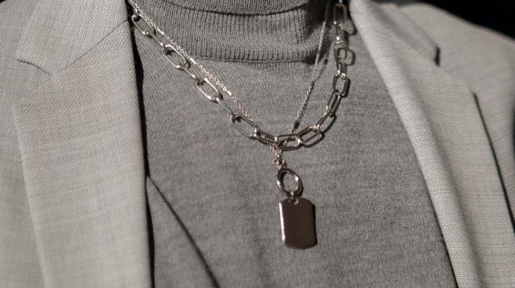 How to Wear Men’s Silver Pendant Necklaces