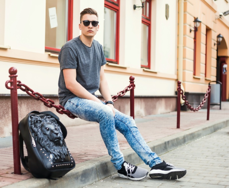 Young Man Faded T-Shirt Vintage-Style Jeans » How to Rock Vintage Style Young Man Faded T-Shirt Vintage-Style Jeans