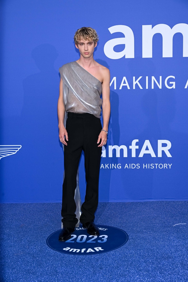 Gender-Bending Fashion Troye Sivan Ferragamo 2023