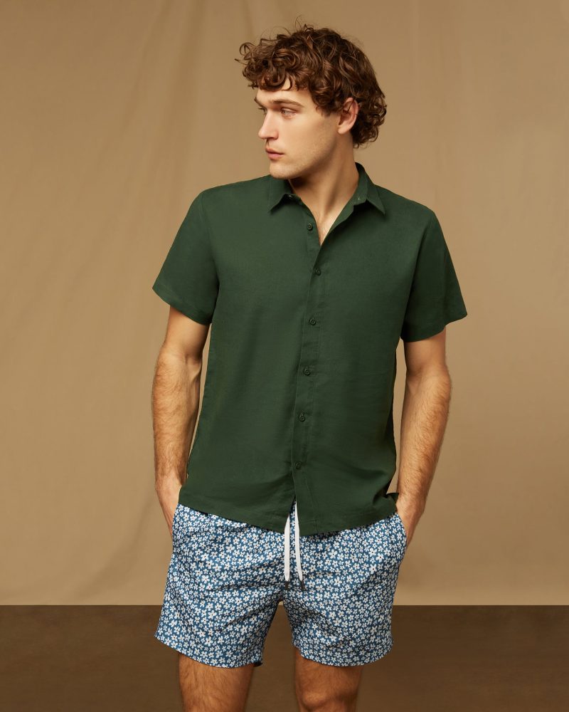 Onia Stretch Linen Short Sleeve Shirt » Onia's Green Oasis: Relaxed Spring Outfits Onia Stretch Linen Short Sleeve Shirt