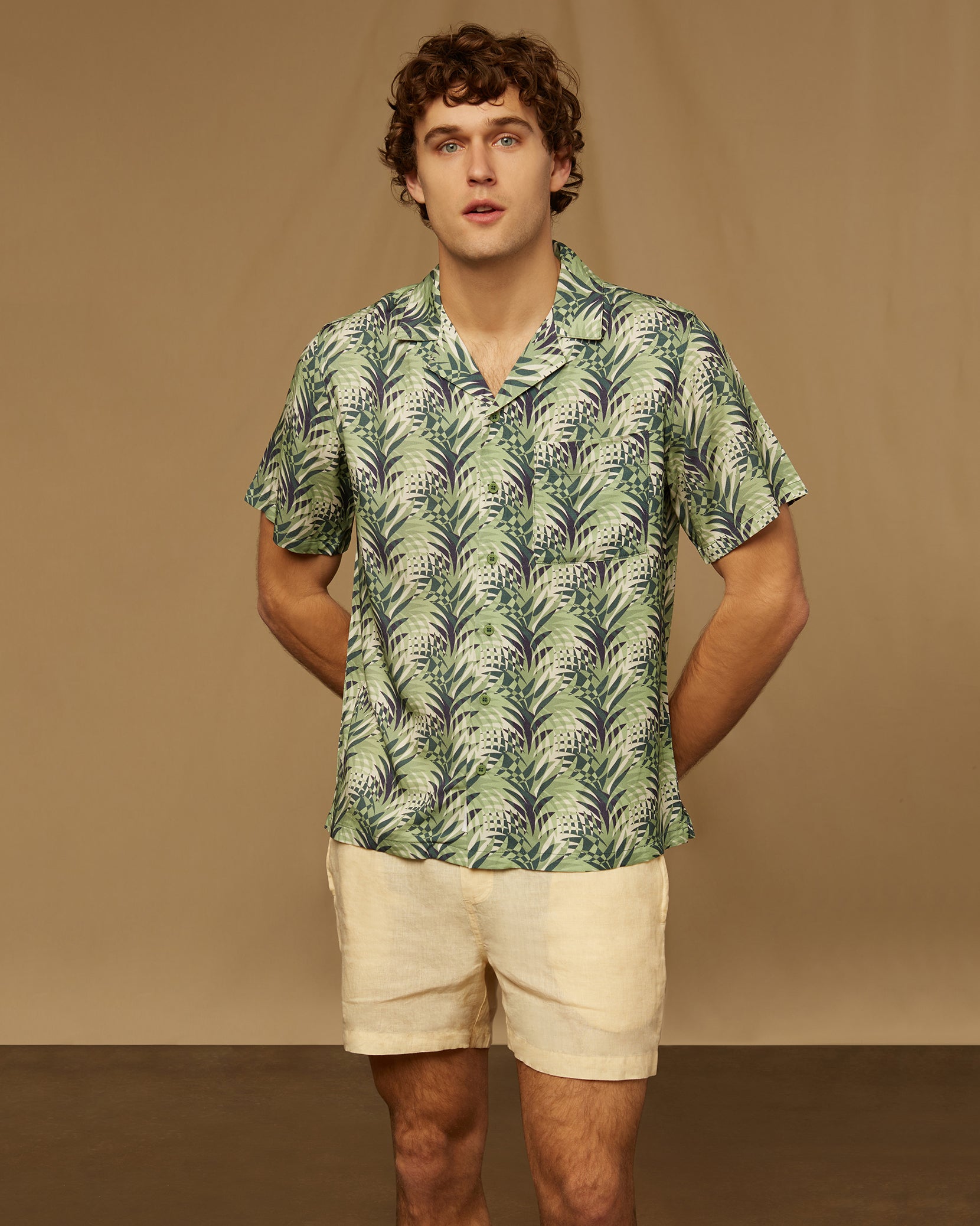 Onia's Green Oasis: Relaxed Spring Outfits – The Fashionisto