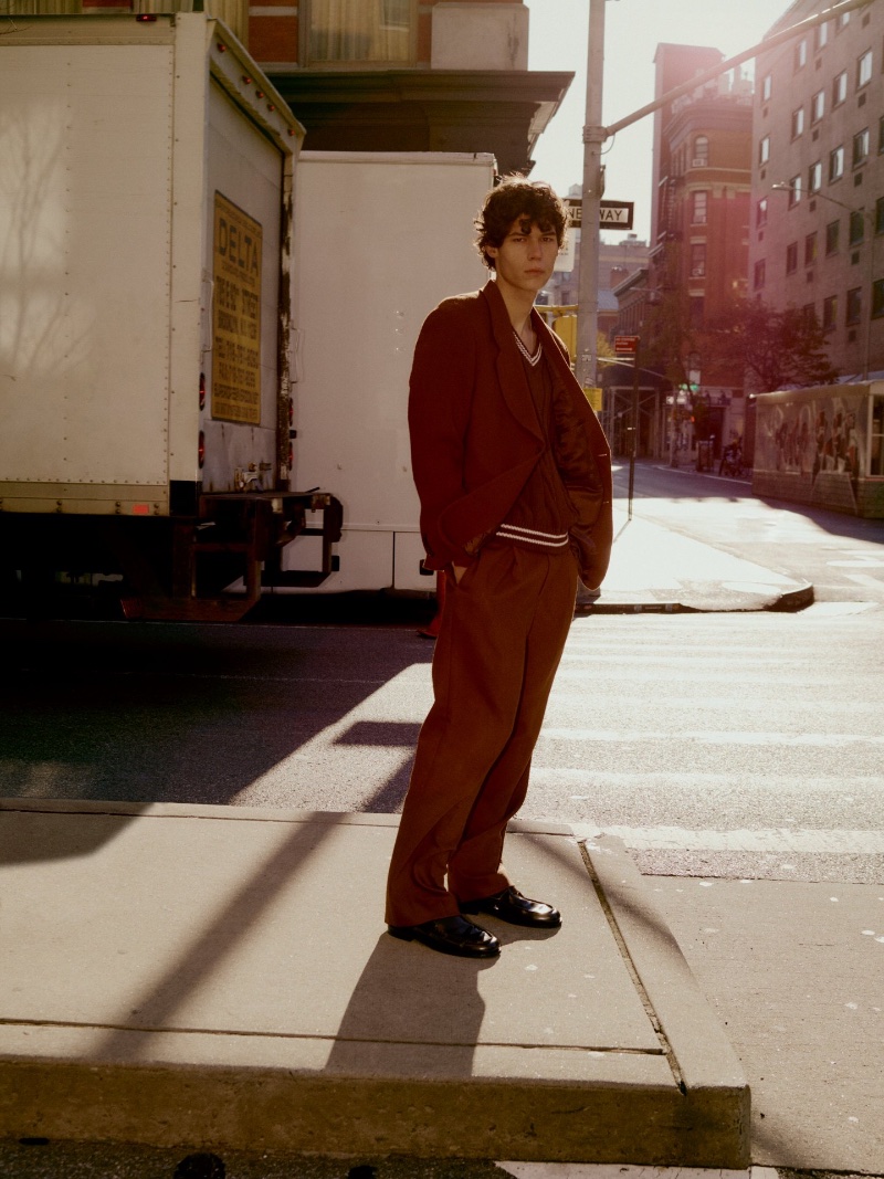 Tyler Blue Golden GANT Spring Summer 2023 Campaign » GANT's Spring 2023 Campaign: New York Cool Tyler Blue Golden GANT Spring Summer 2023 Campaign