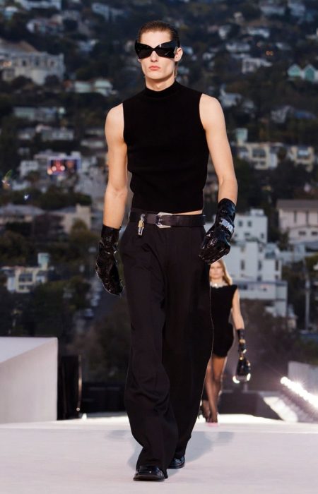 Versace Fall Winter 2023 Mens Collection Runway 004
