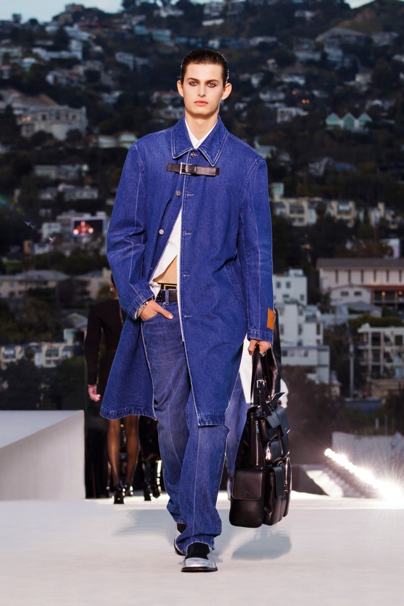 Versace Fall Winter 2023 Mens Collection Runway 009