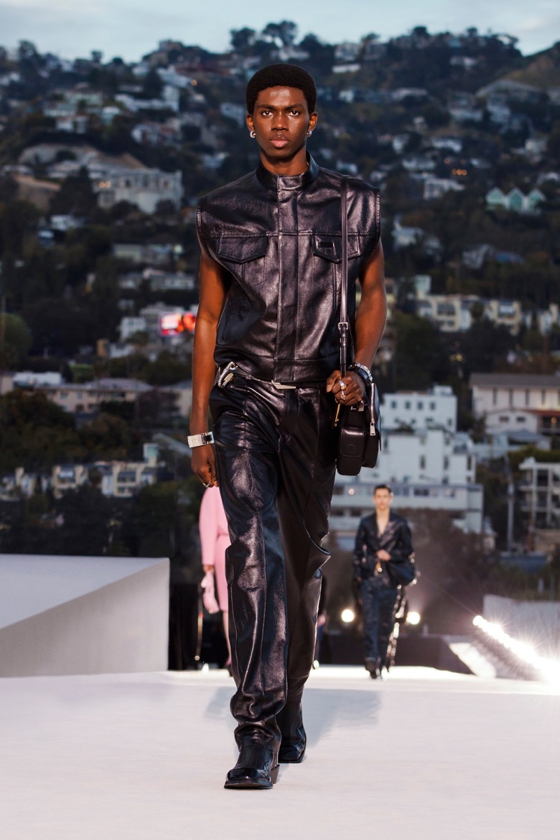 Versace Fall Winter 2023 Mens Collection Runway 011