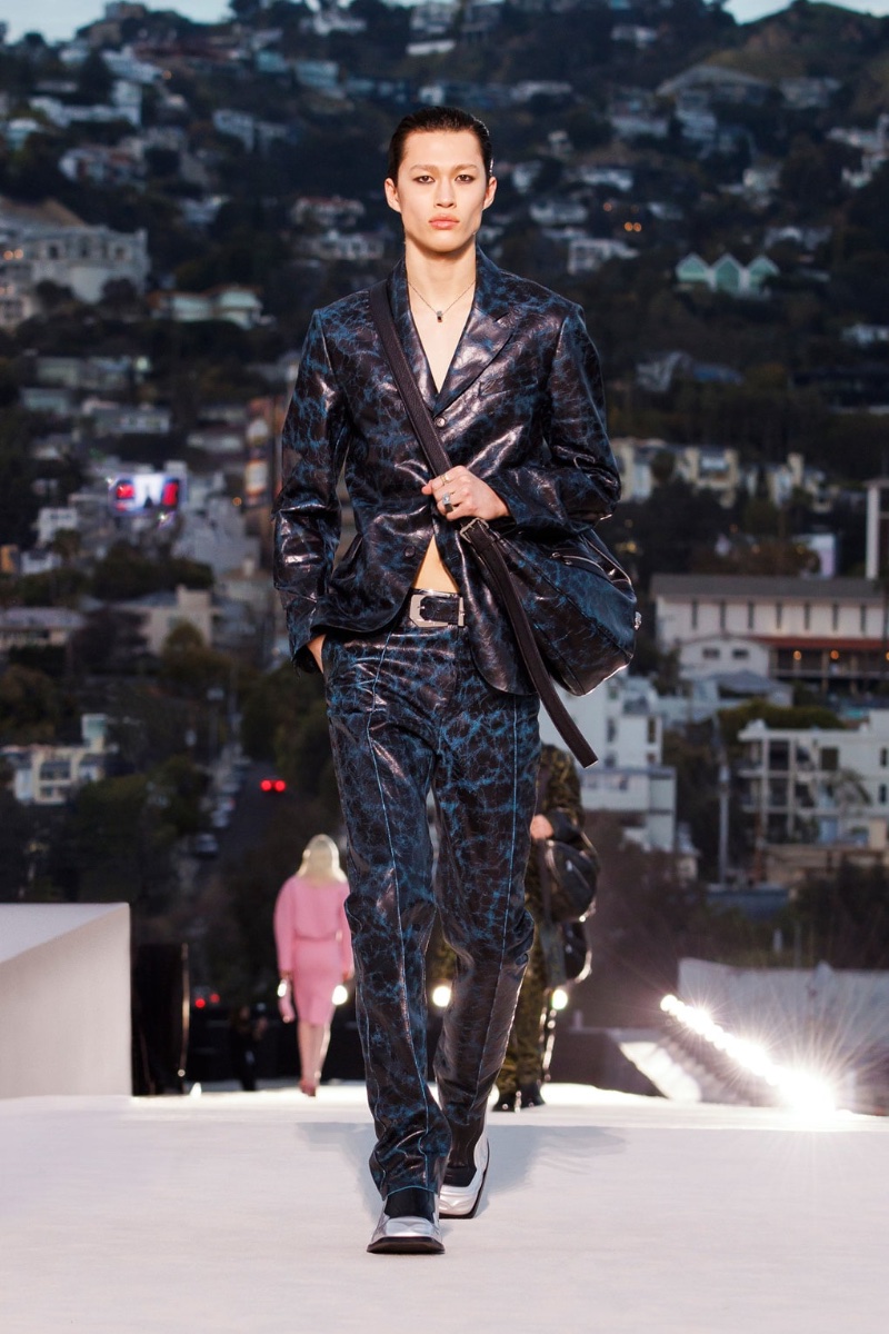 Versace Fall Winter 2023 Mens Collection Runway 012